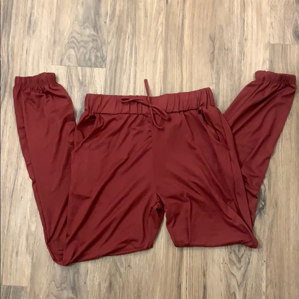 ✨3/15$✨ maroon lightweight joggers - L